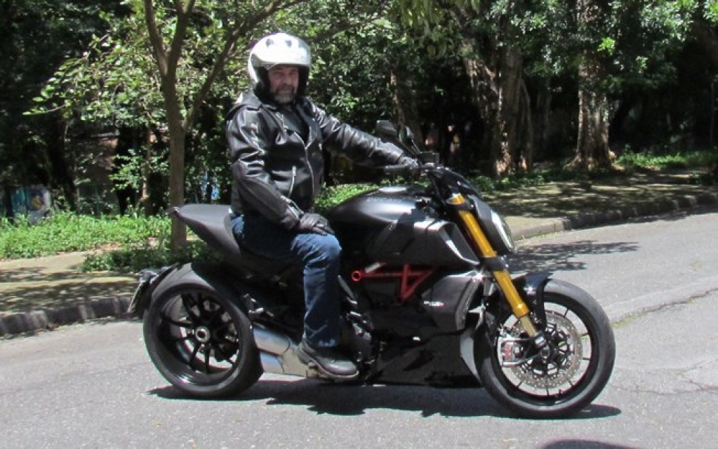 Pilotando a Ducati Diavel 1260S