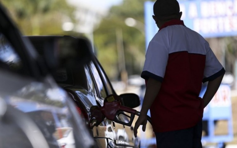 Petrobras reduz preços da gasolina em 8% e do diesel em 4%