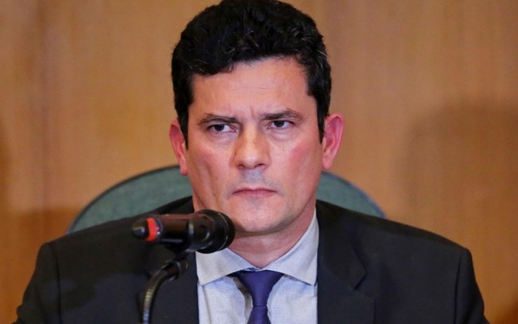 Bolsa cai e dólar sobe depois de risco de saída de ministro Moro