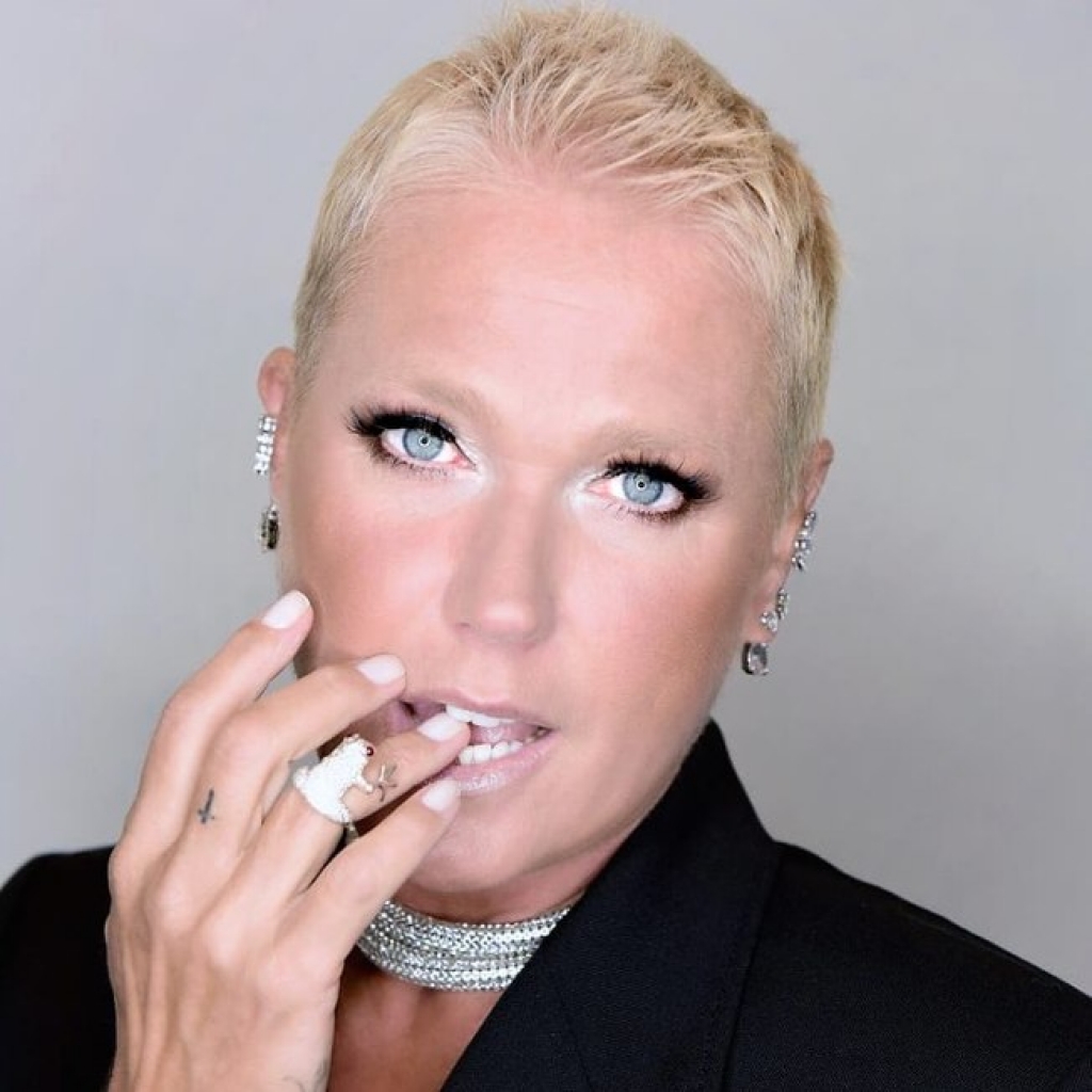 Xuxa aparece nua e arranca suspiros: "Morri com essa foto"