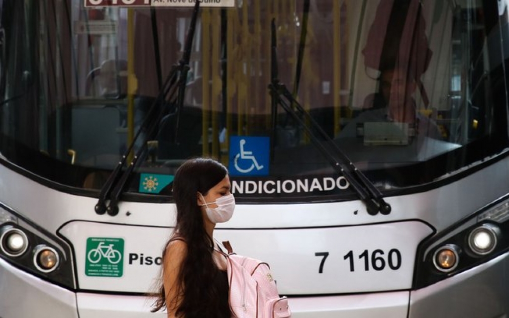 São Paulo torna obrigatório máscaras no transporte público, táxi e aplicativos