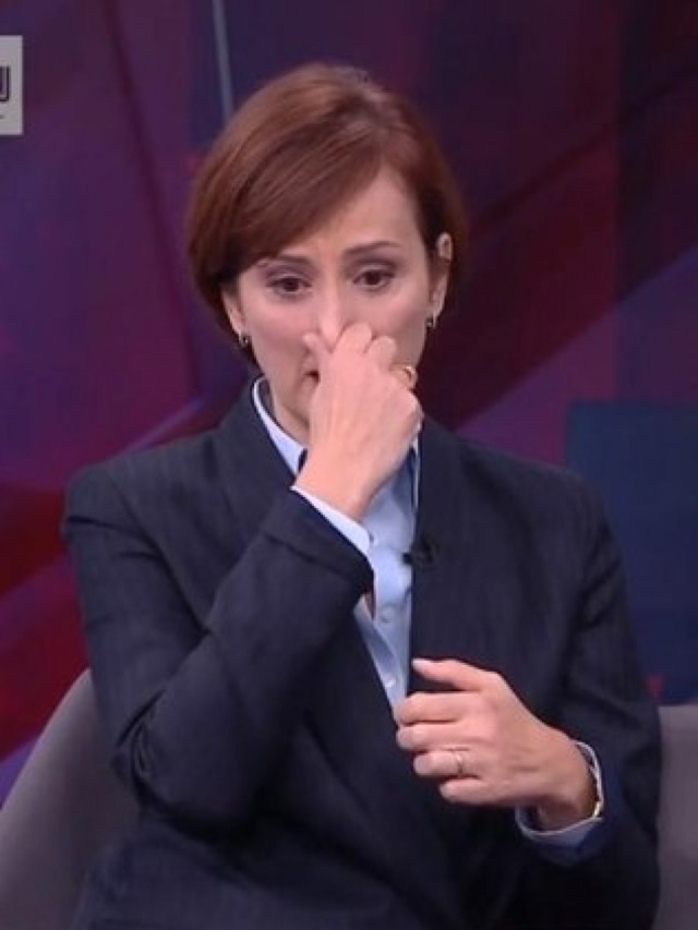Jornalista da CNN chora e pede desculpas à mãe