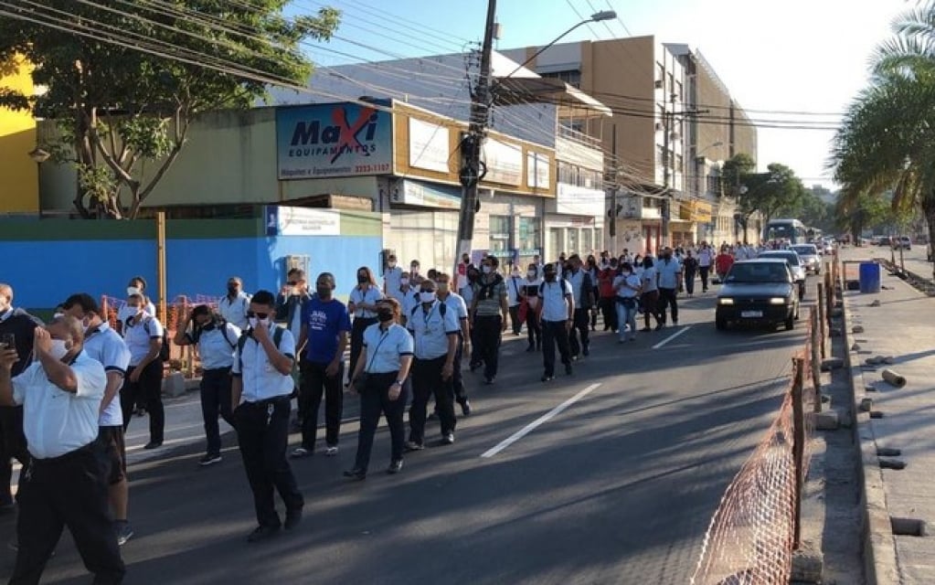 Temendo demissão, cobradores de Vitória protestam parar voltar ao trabalho