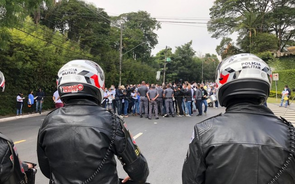 Moradores de Paraisópolis querem acampar em avenida até serem ouvidos por Doria