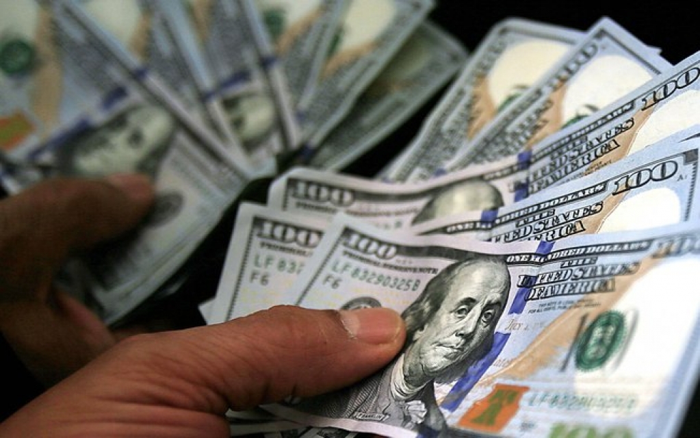 Recordes positivos: dólar cai a R$ 5,72 e Bolsa sobe 4,69%