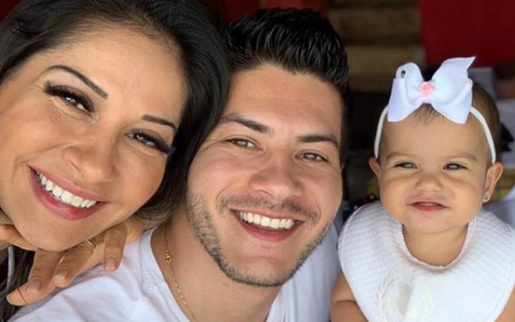 Após separação, Mayra Cardi procura casa para morar com a filha