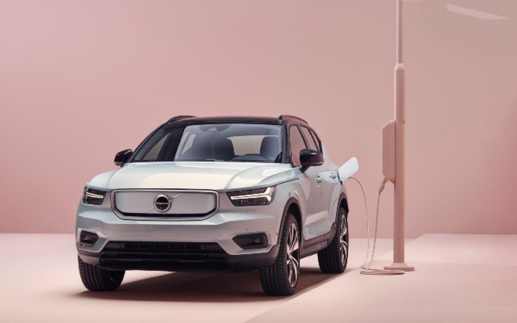 Volvo anuncia novo XC40 Recharge elétrico contra a crise do setor