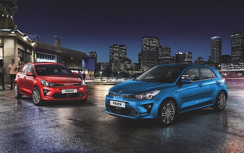 Kia Rio recebe retoques no visual e versão híbrida leve