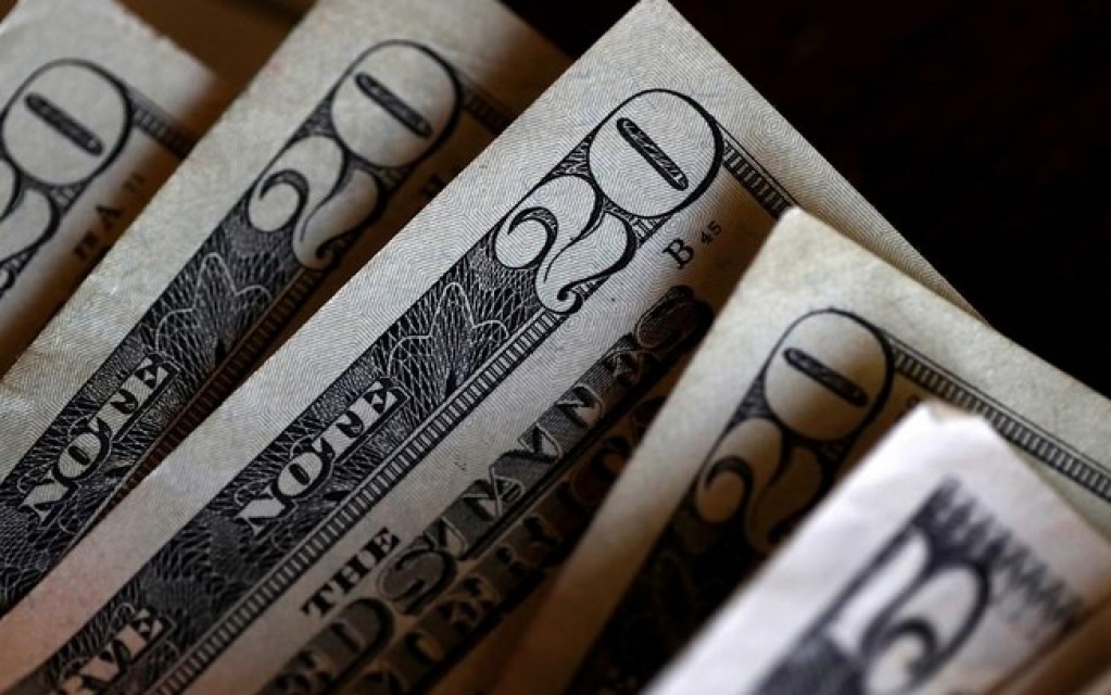 Dólar fecha em R$ 5,28, menor valor em 40 dias