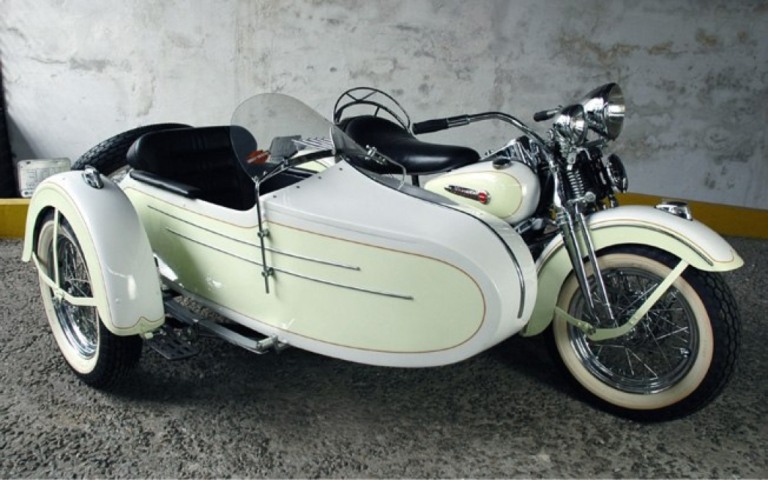 Harley-Davidson 1947 com side-car