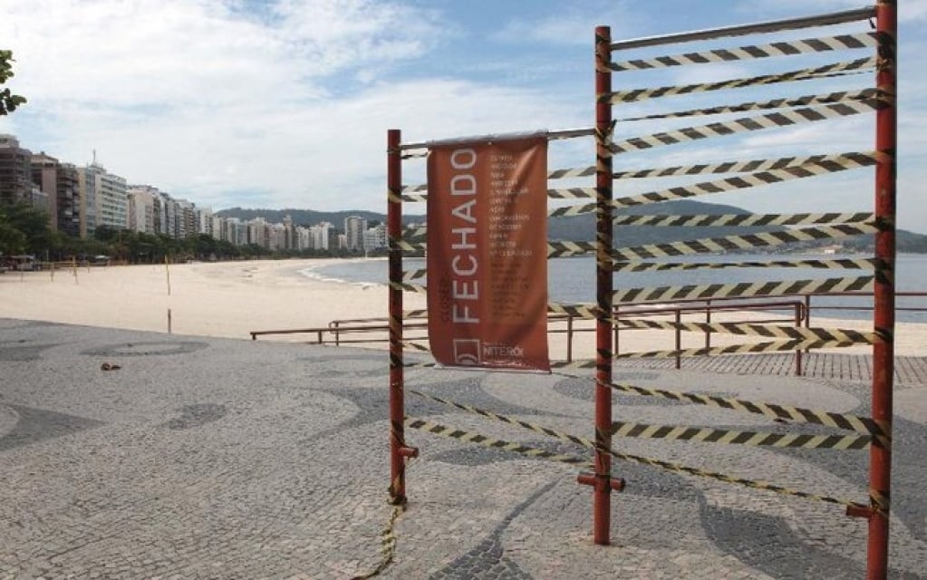 Policiais encontram corpo esquartejado em praia de Niterói