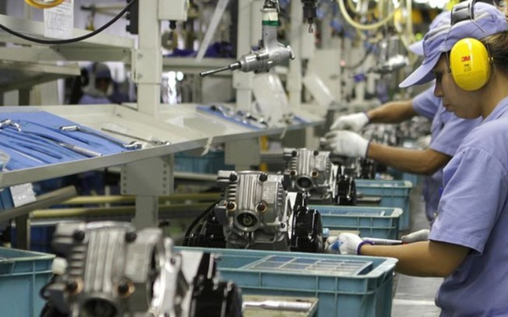 Produção industrial tem queda de 18,8% em abril, a maior em 18 anos