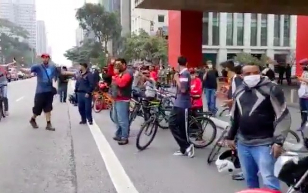 Entregadores de delivery se manifestam na Avenida Paulista