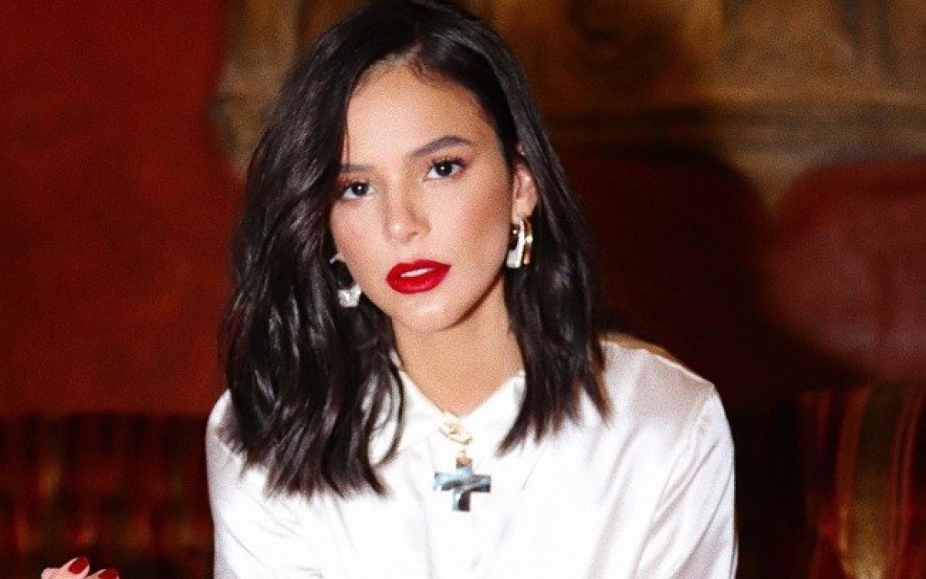 Bruna Marquezine divulga como está a transição capilar: "Cachinhos voltando"