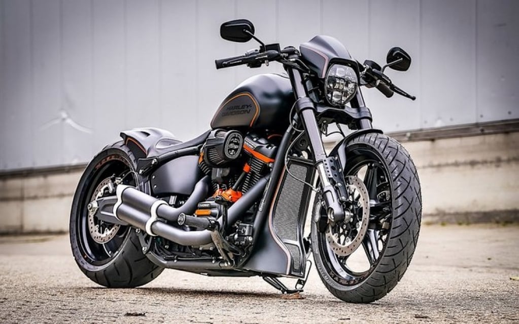 Harley-Davidson FXDR ganha customização e vira uma Black Rebel