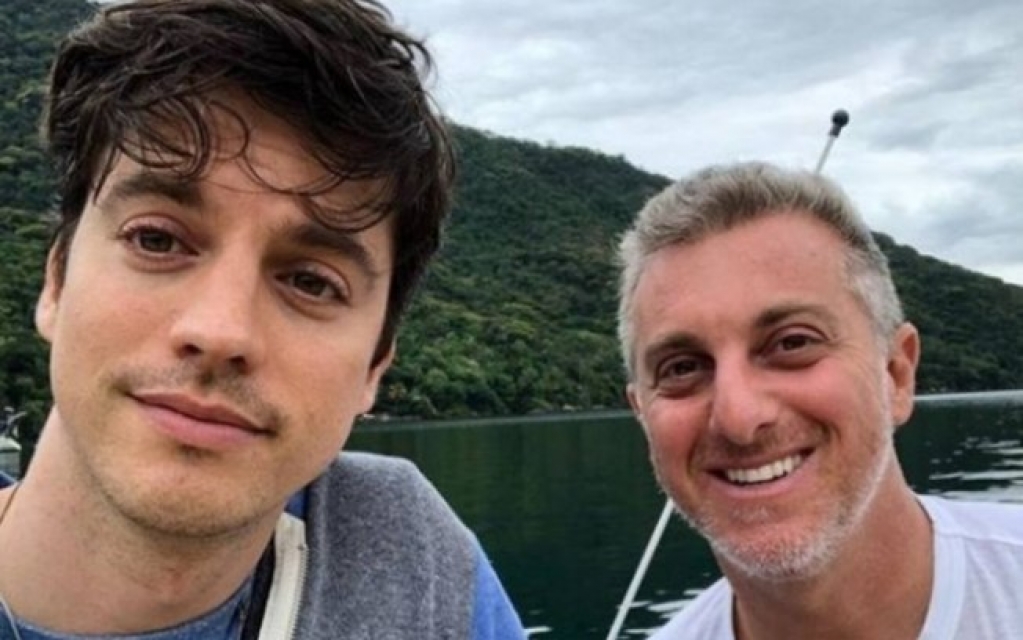 Mãe de Luciano Huck fala de reação ao descobrir que irmão do apresentador é gay