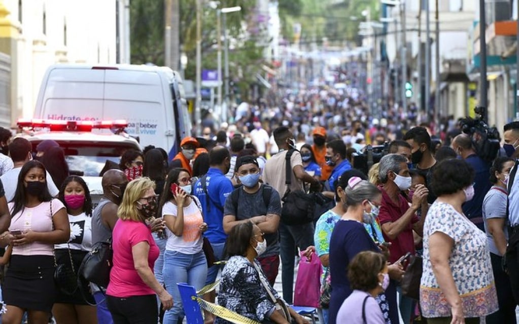 Especialistas da saúde dizem se irão frequentar comércio reaberto