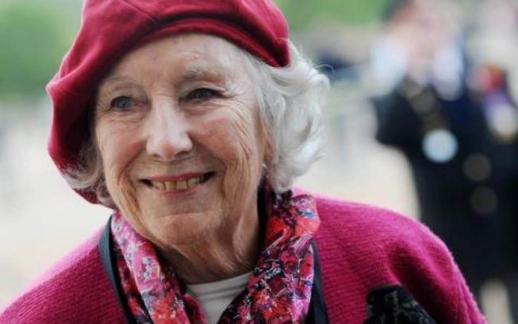 Ícone durante a Segunda Guerra, Vera Lynn morre aos 103 anos