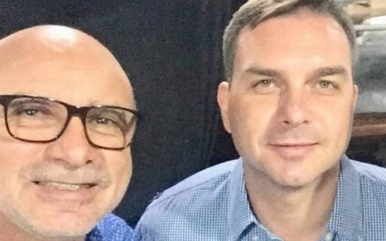 Queiroz pagou mensalidades da escola das filhas de Flávio Bolsonaro, segundo MP