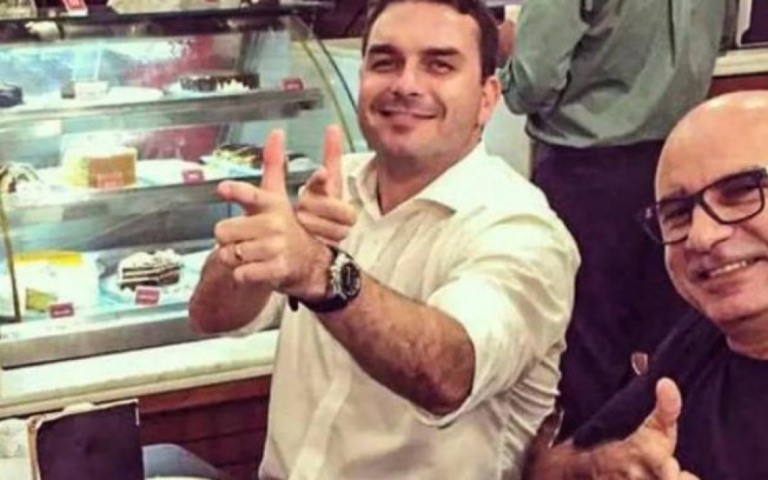 MP intima Flávio Bolsonaro para depor sobre caso de Furna da Onça