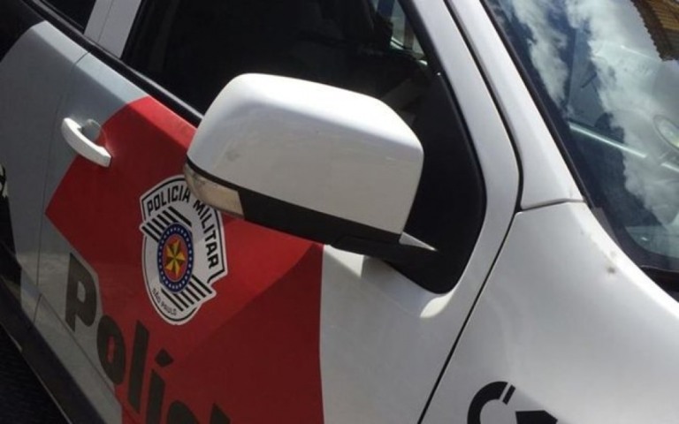 Jovem é sufocado duas vezes por PMs e desmaia após violência; veja