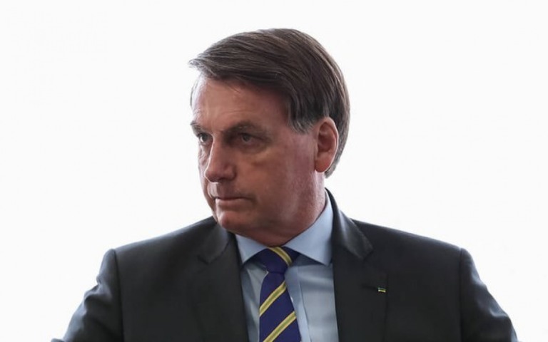 Bolsonaro vê "exagero" no combate à pandemia de Covid-19