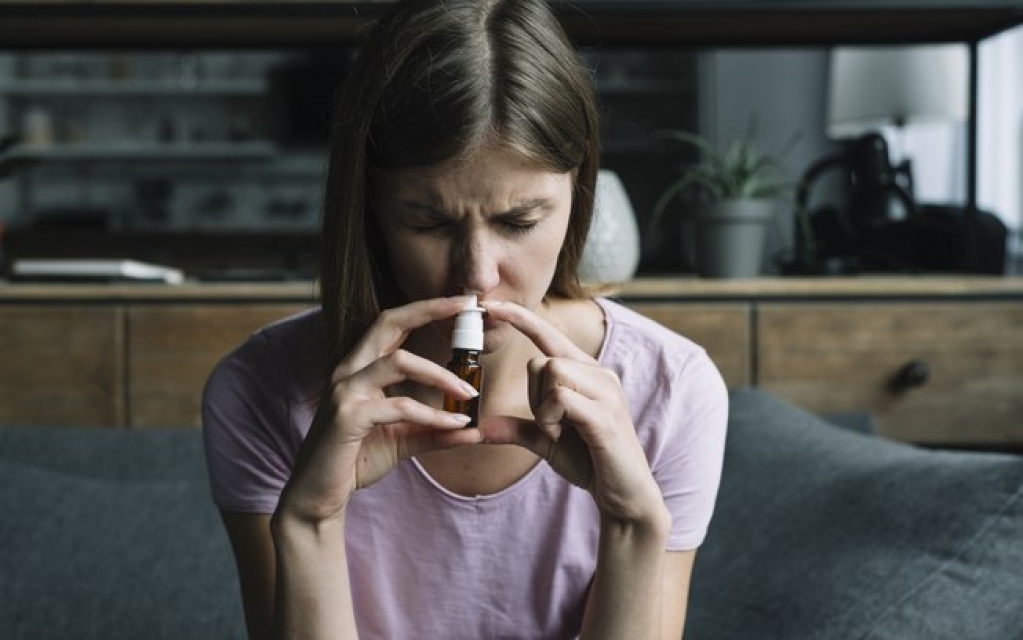 Vacina contra Covid-19 pode funcionar melhor como spray nasal em vez de injeção