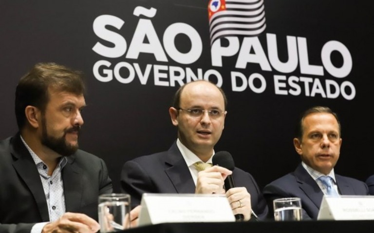 "Não podemos abrir escola só para o filho do rico", diz secretário da Educação