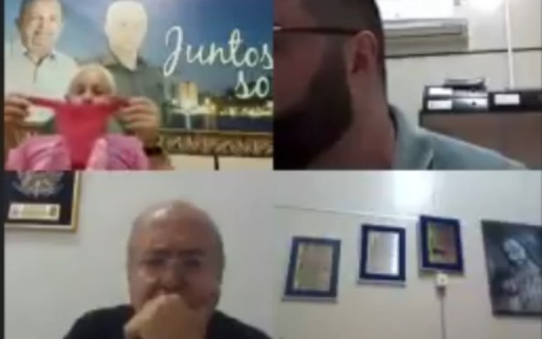 Vereador cheira calcinha durante sessão virtual; assista