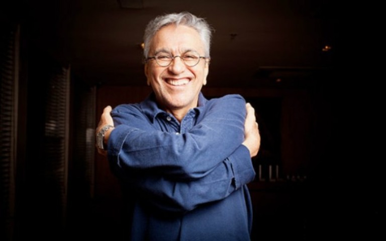 Caetano Veloso processa emissora após ser chamado de pedófilo