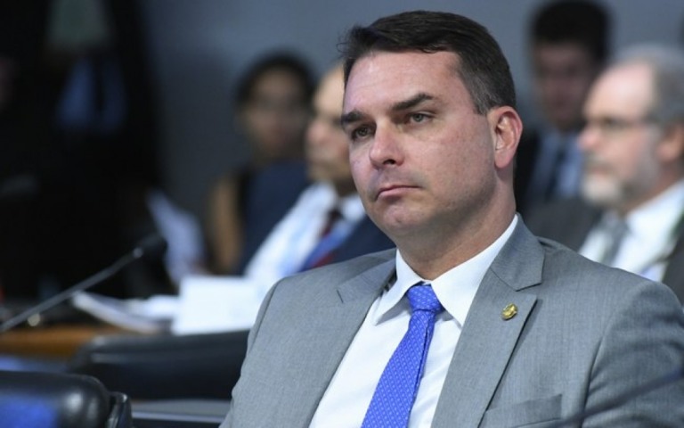 "Por que têm tanto medo?", diz juiz sobre Flávio Bolsonaro