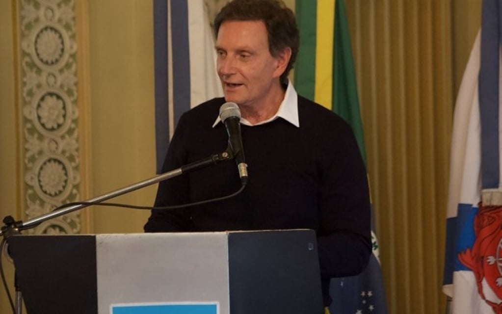 Crivella libera comércio de rua e salões de beleza no Rio