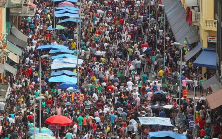 Faturamento de 30% dos lojistas cai 90% no início da reabertura em São Paulo