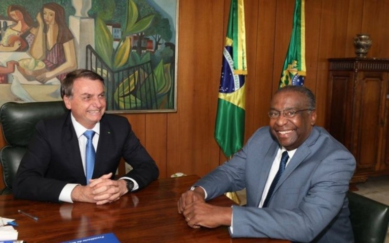 Governo Bolsonaro adia posse do novo ministro da Educação, Carlos Decotelli