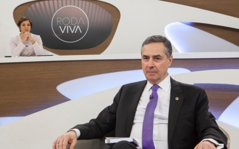 Barroso pede desculpas por curtir frase contra Bolsonaro no Twitter