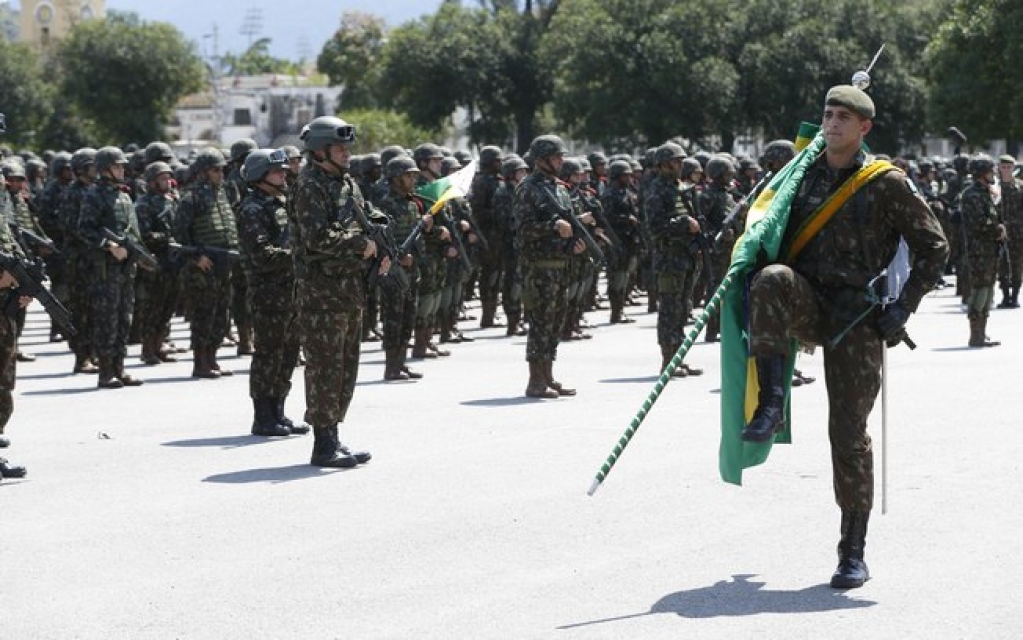 Ministério Público e TCU pedem suspensão de aumentos a militares