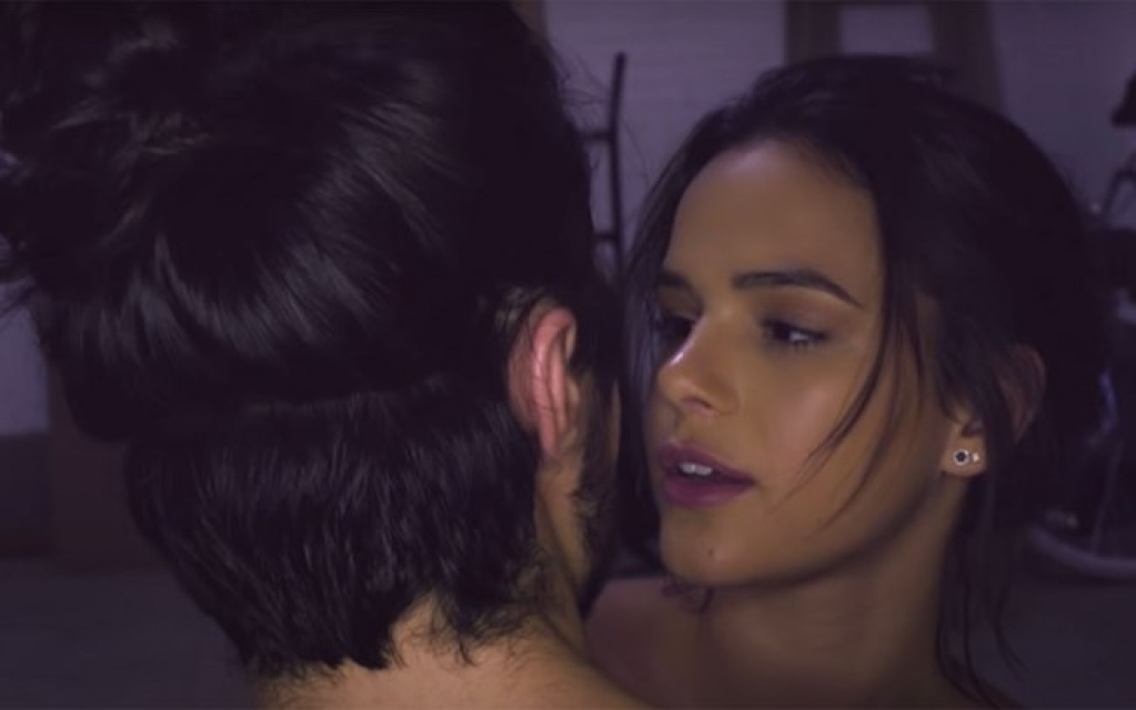 Bruna Marquezine confirma ter vivido affair com Tiago Iorc