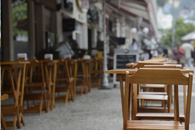 "Reabrir é suicídio, falência": donos de bares que decidiram continuar fechados