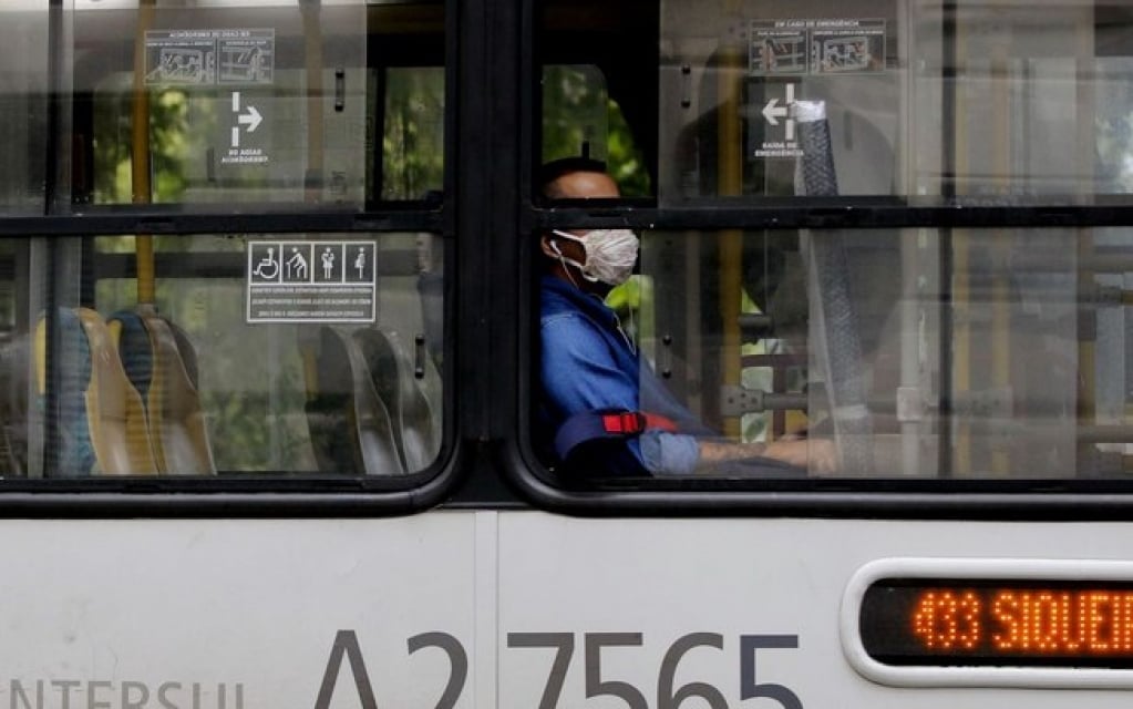 Regiões onde moradores dependem do transporte público têm mais Covid-19