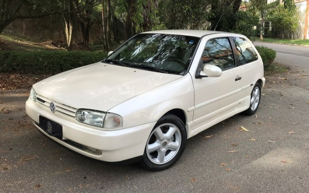 Aceleramos um VW Gol GTI de 2ª geração na sua cor mais desejada