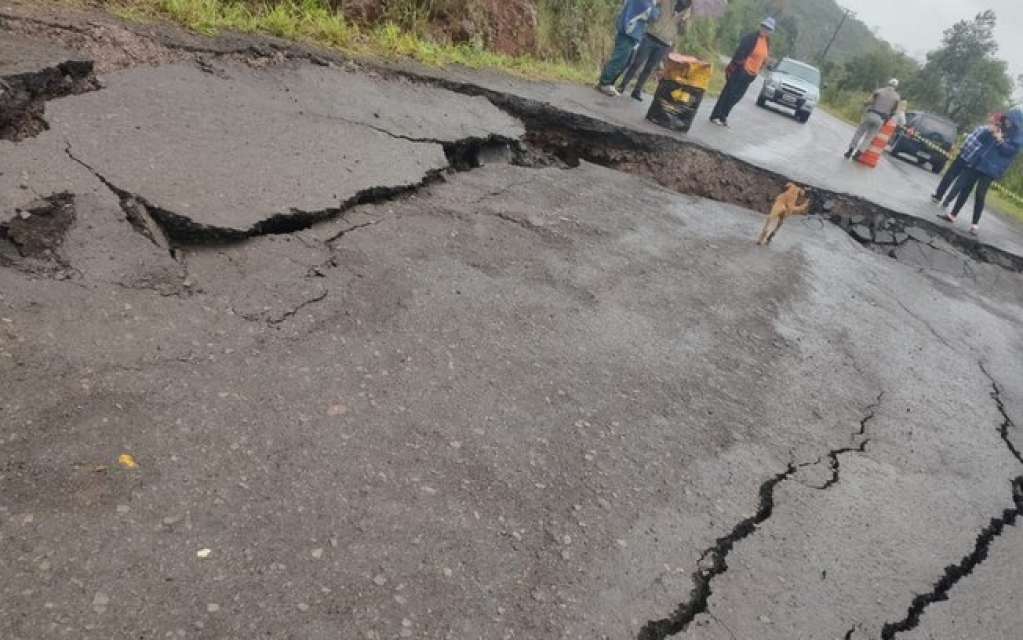 Ciclone extratropical causa estragos e bloqueios de rodovias no RS Ciclone extratropical causa estragos e bloqueios de rodovias no RS