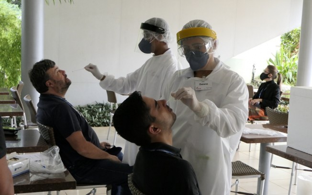 Cientistas alertam para distúrbios cerebrais em casos de Covid-19 Cientistas alertam para distúrbios cerebrais em casos de Covid-19