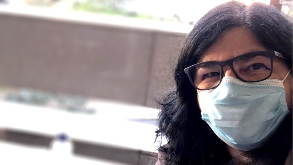 Médica brasileira que contraiu Covid-19 é salva por método que ela mesma criou