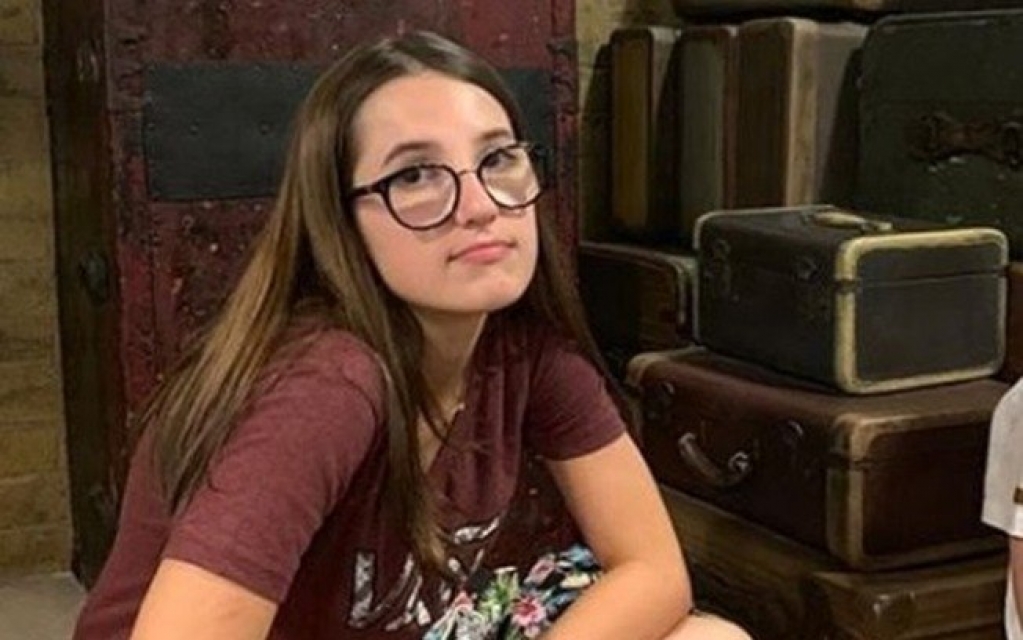 Adolescente morre após amiga disparar tiro acidental com arma do pai