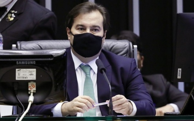 Maia diz que impeachment 'aumentaria dificuldade de enfrentar coronavírus'