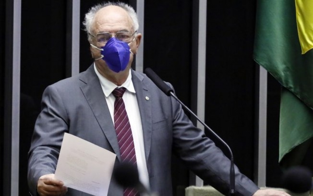 Câmara aprova indenização a profissionais de saúde de R$ 50 mil