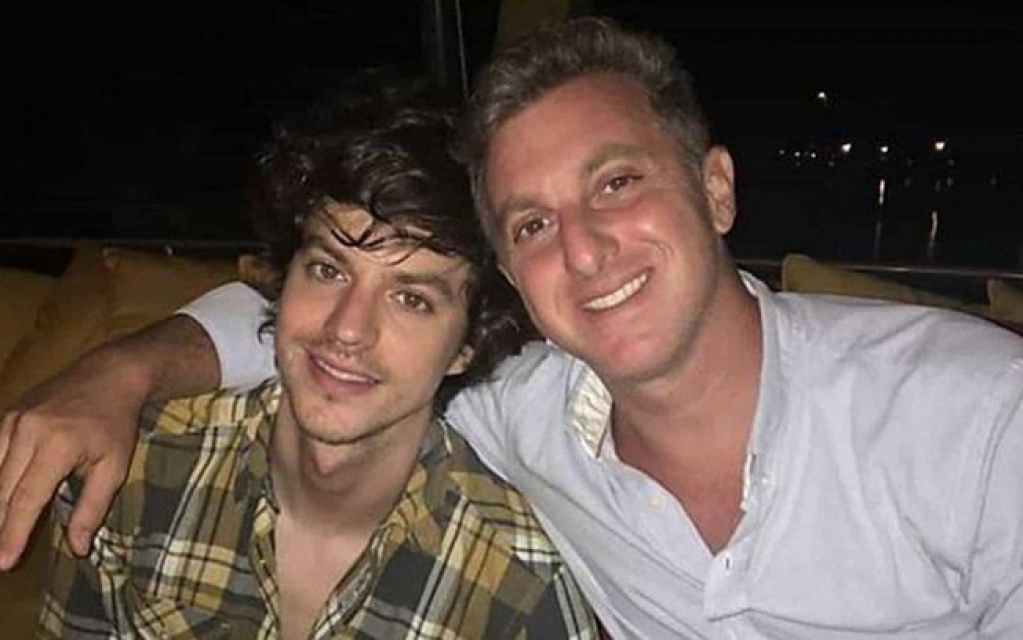 Irmão de Luciano Huck expõe ataques homofóbicos: "Queima rosca"