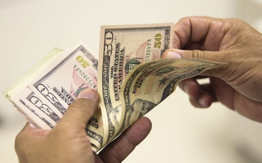 Dólar cai e fecha em R$ 5,32; Bolsa também caiu nesta quinta (16)