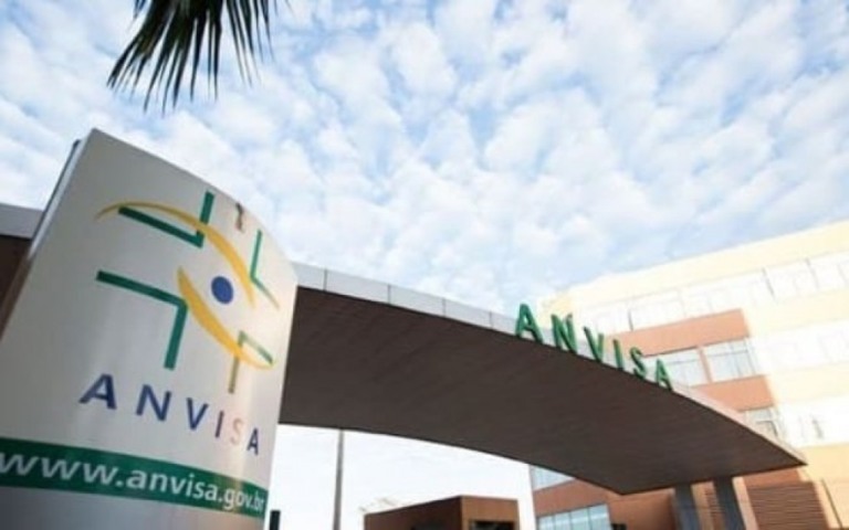 Homem finge ser gerente da Anvisa e cobra propina para "liberar" testes de Covid