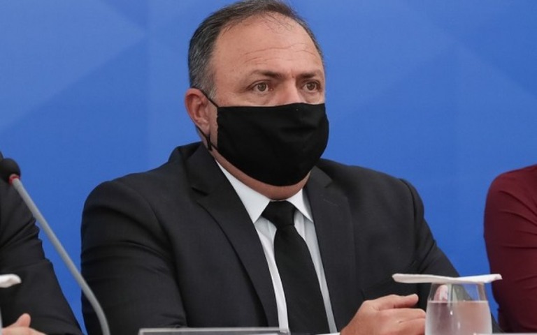 Pazuello diz que testagem não é essencial e critica estratégia de Mandetta